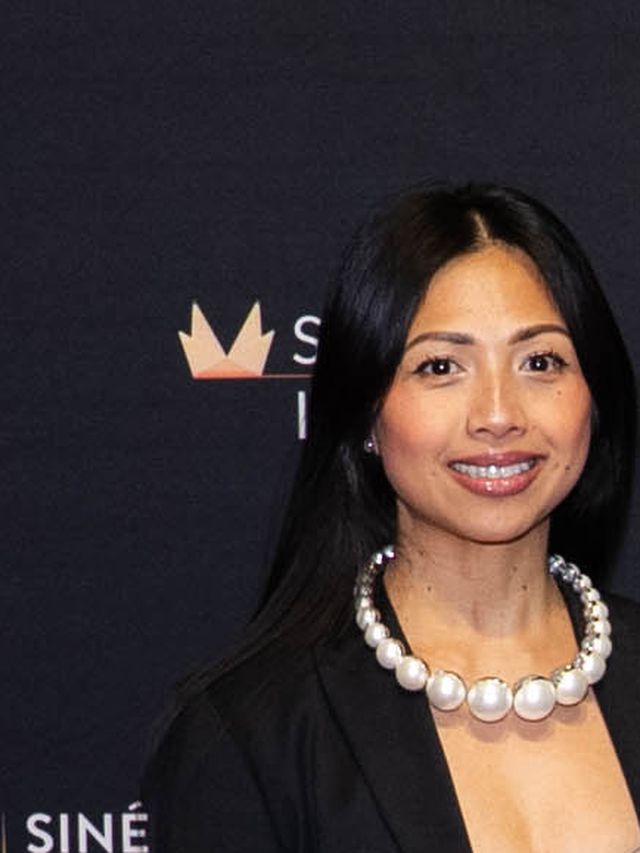 Guest smiling at the Siné Film Fest media wall